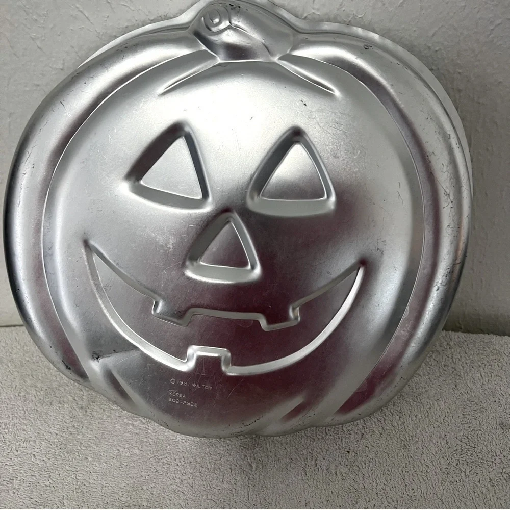 Vintage Wilton Pumpkin Face Cake Pan Mold Jack O Lantern 1981 Holiday Gathering